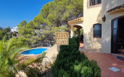 Beautiful Mediterranean villa with guest house and panoramic views.